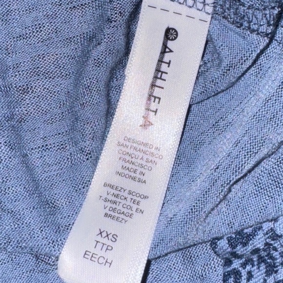 NWOT Athleta Breezy Scoop V-Neck Tee Short Sleeve Shirt Micro Cheetah Leopard - Picture 7 of 8